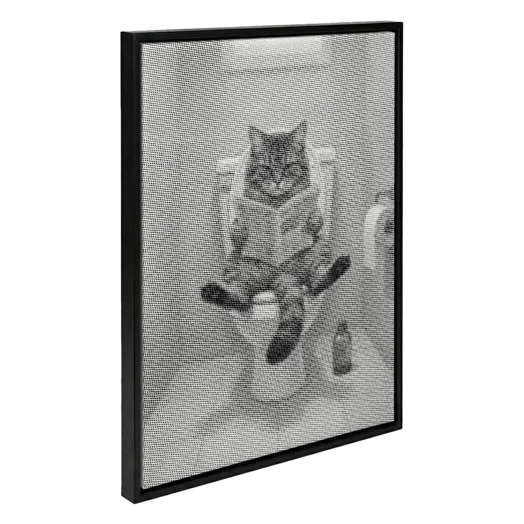 Chat sur la peinture à pois des toilettes