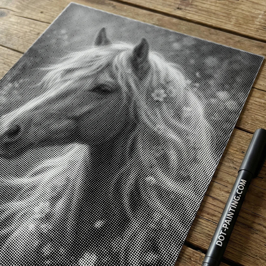 Cheval avec peinture à pois de fleurs