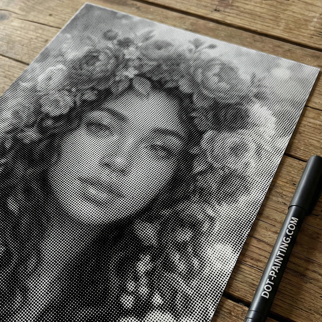 Peinture à points de femmes avec des fleurs