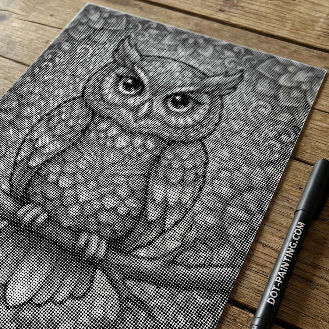Peinture à points de hibou sur une branche