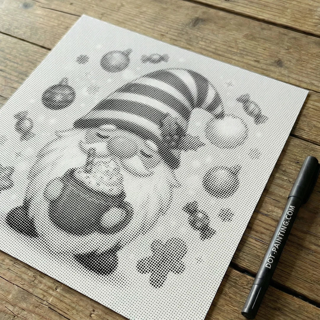 Gnome avec peinture à pois de café