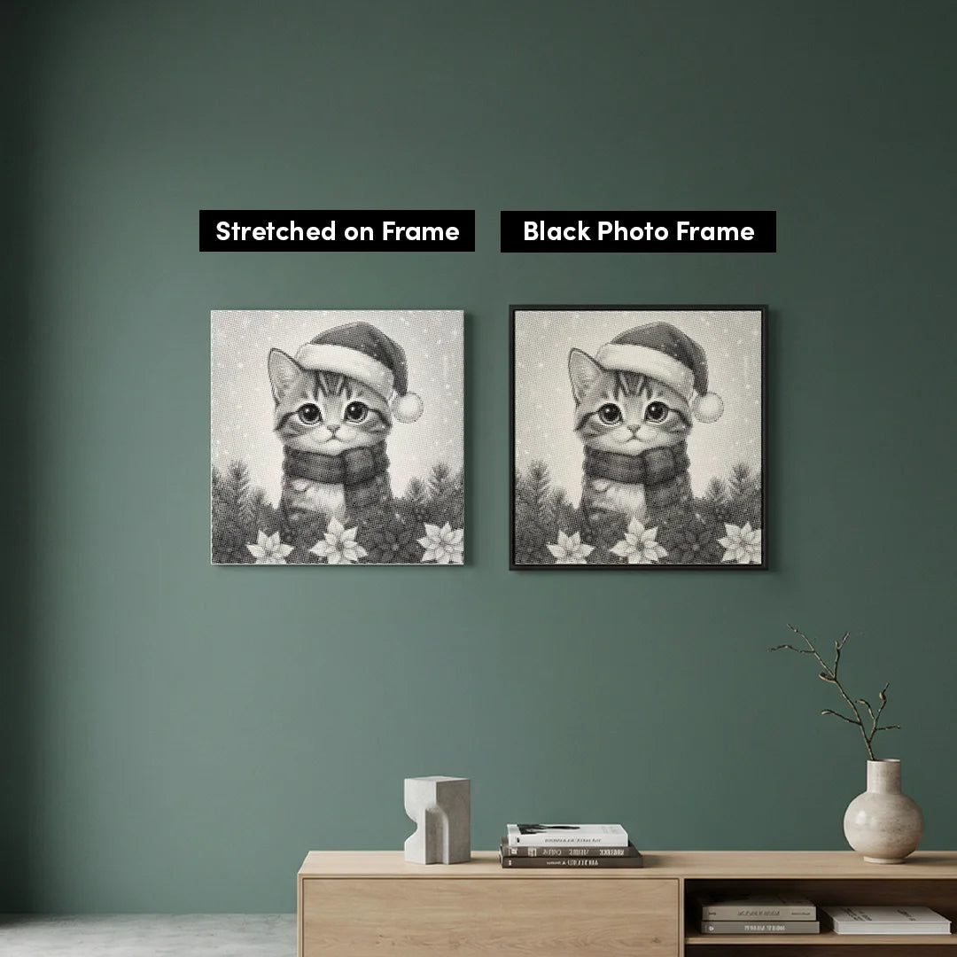 Chaton avec peinture à pois de chapeau de Père Noël