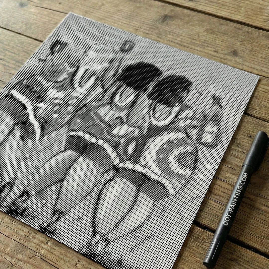 Les dames heureuses gagnent la peinture à points